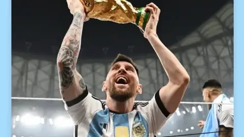 上海海港2-0力克深圳新鹏城，武磊冯劲双响奏捷